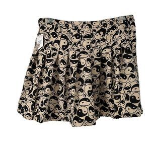 Yin Yang Mini Skirt Pleated Y2K Rue 21 Plus Black Cream Size 1X NEW Alternative